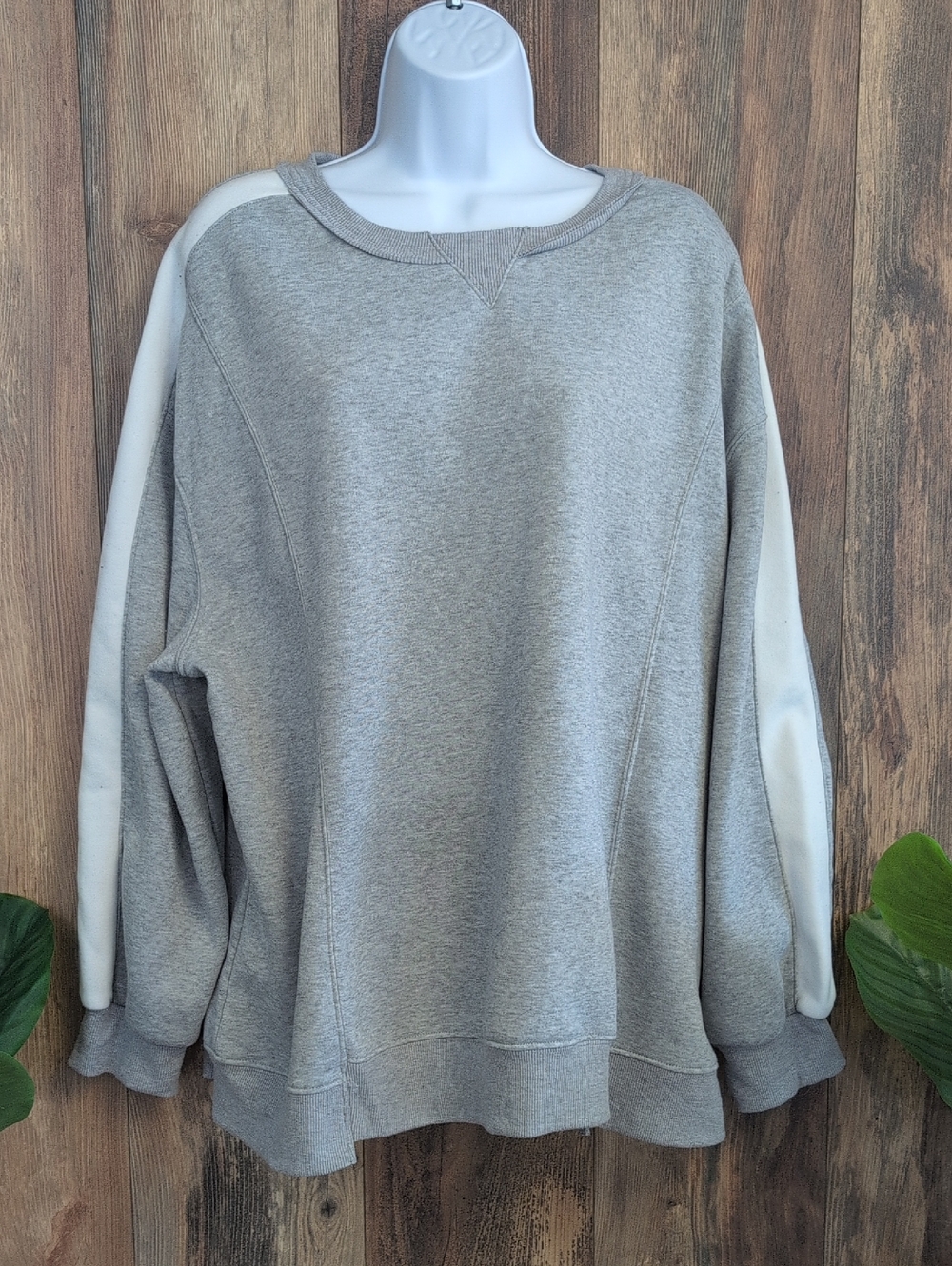 zeagoo Gray Sweatshirt with White Sleeve Stripes XXL       W350